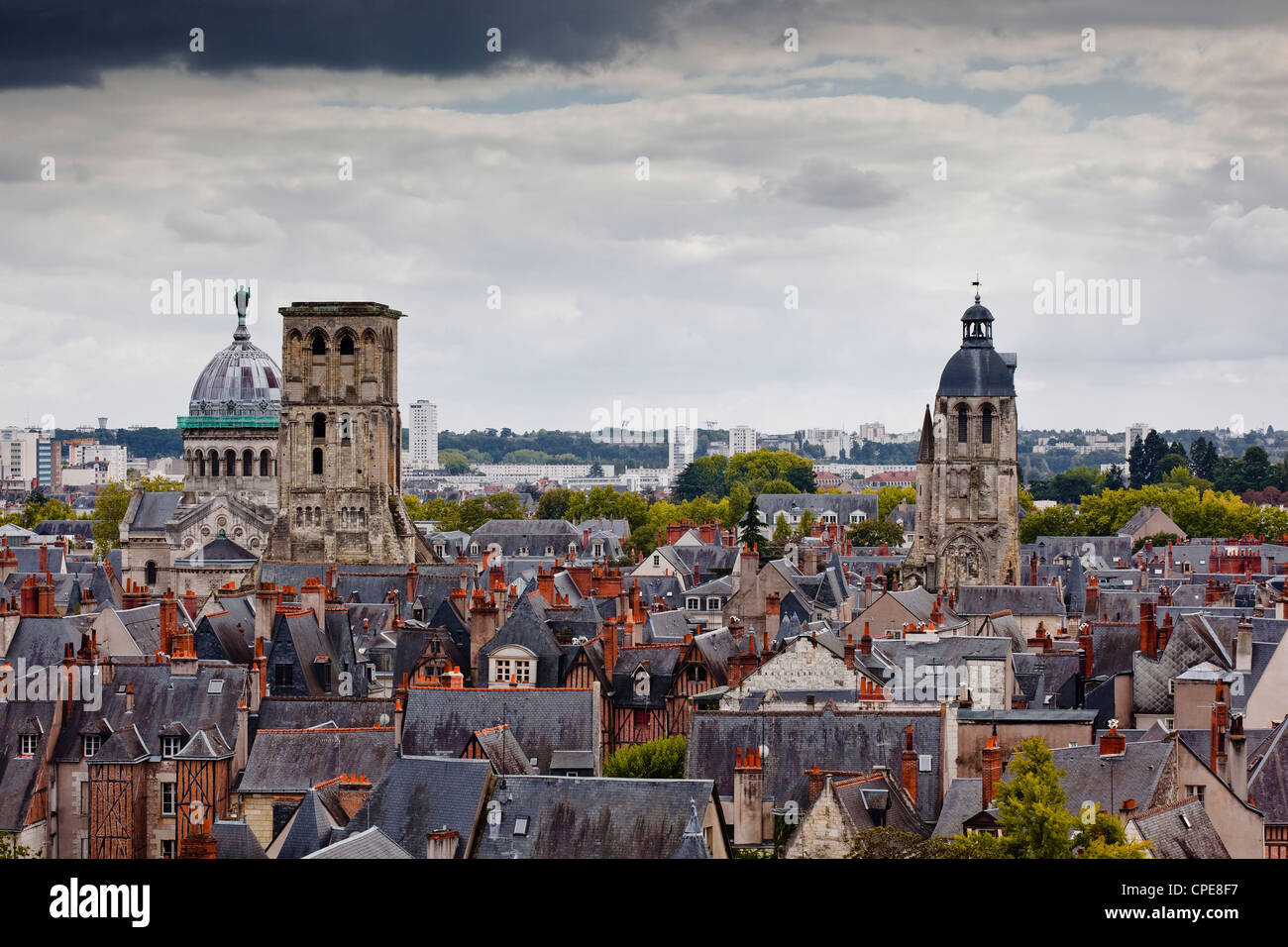 Blick auf Tour Karl der große und die Basilika von St. Martin, Tours, Indre-et-Loire, Loire-Tal, Centre, Frankreich, Europa Stockfoto