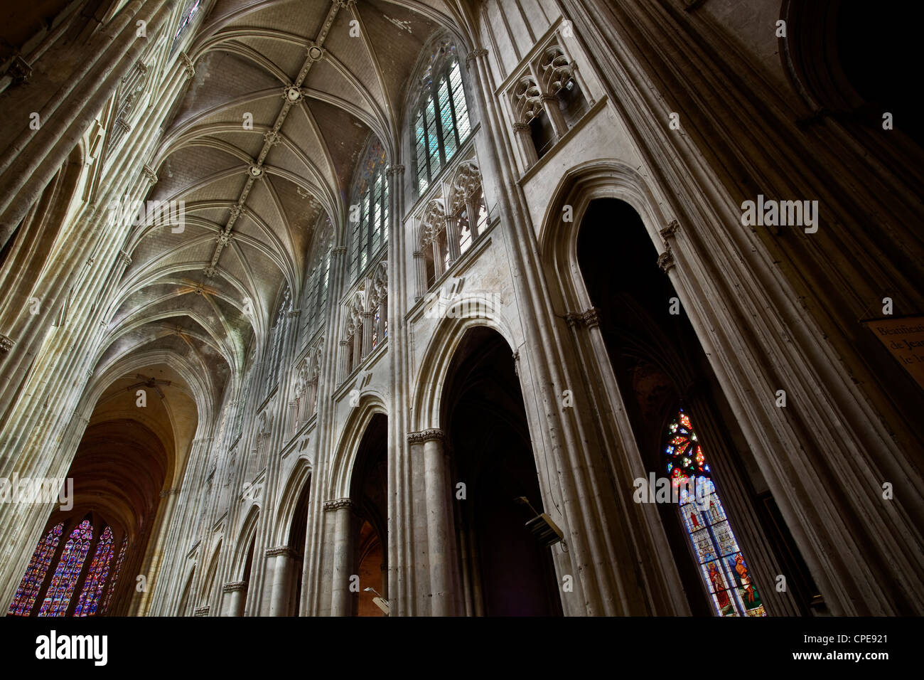 Nach oben auf das Dach des Kirchenschiffs St. Gatien Kathedrale, Tours, Indre-et-Loire, Loire-Tal, Centre, Frankreich Stockfoto