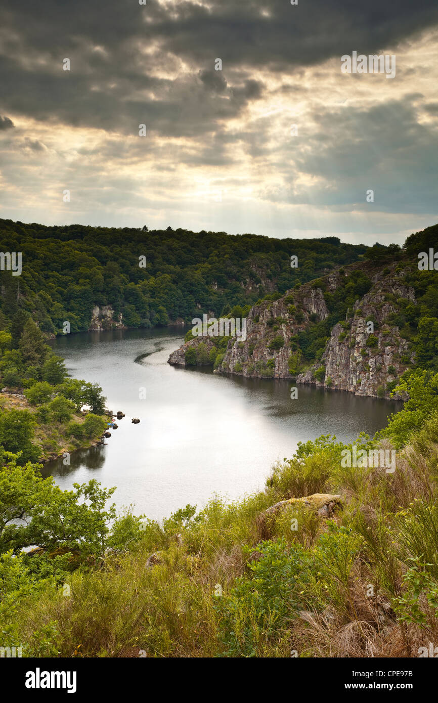 Tiefe Schluchten in den Fluss Creuse in der Nähe von Crozant, Creuse, Limousin, Frankreich, Europa Stockfoto