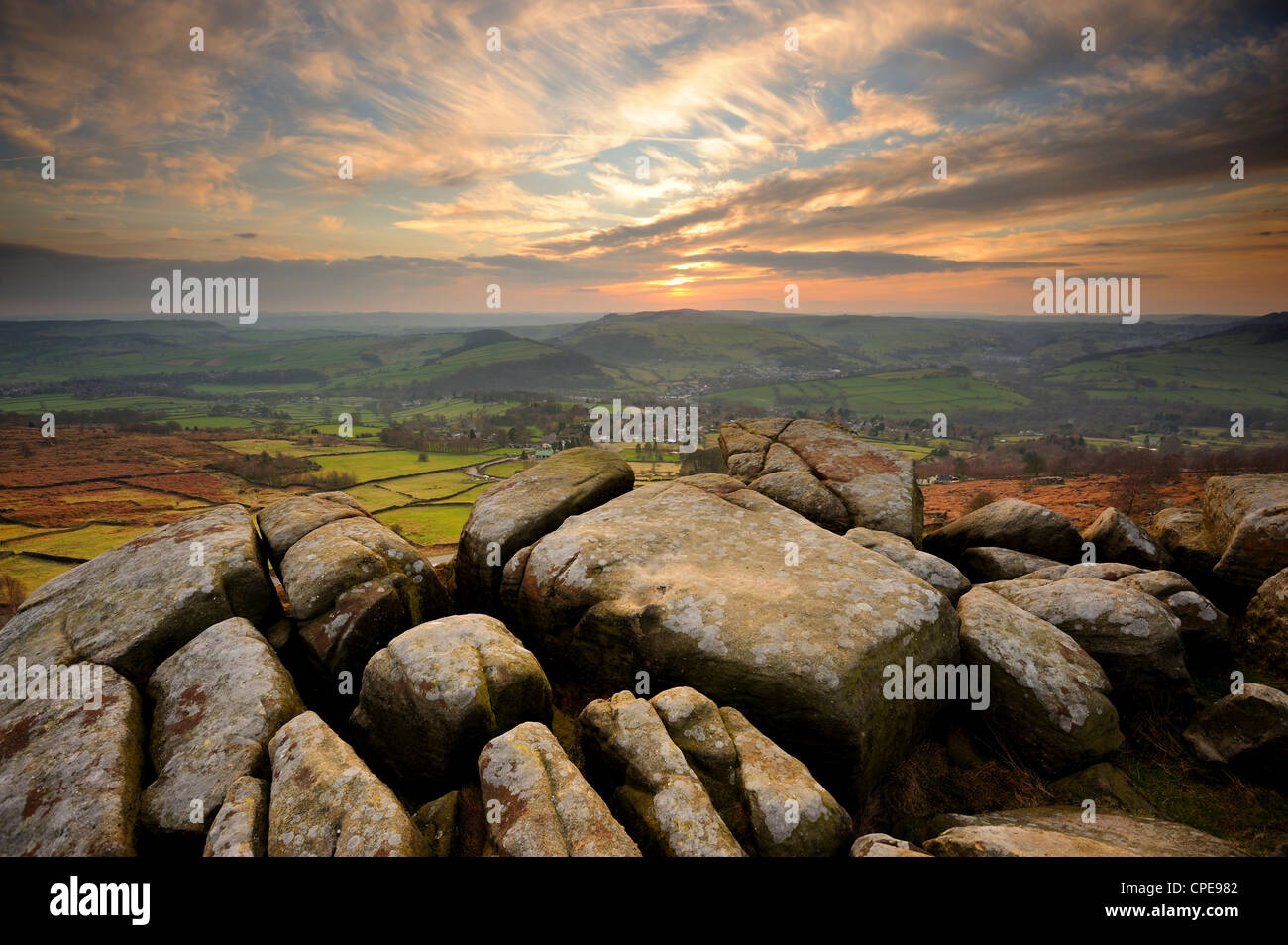 Sonnenuntergang über Baslow, Curbar Rand, Peak District National Park, Derbyshire, England, Vereinigtes Königreich, Europa Stockfoto