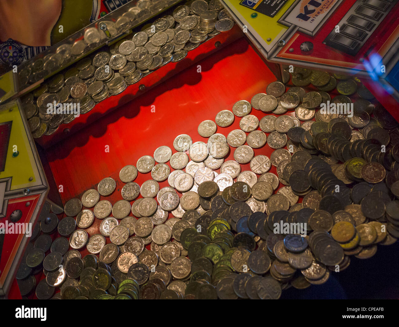 Ein Penny-Wasserfall-Maschine in eine Spielhalle Stockfoto