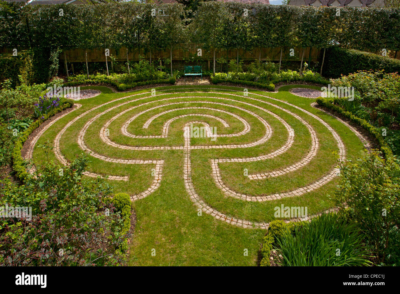 Stein Pfad Labyrinth im Rasen Rasen im eigenen Garten, England Stockfoto