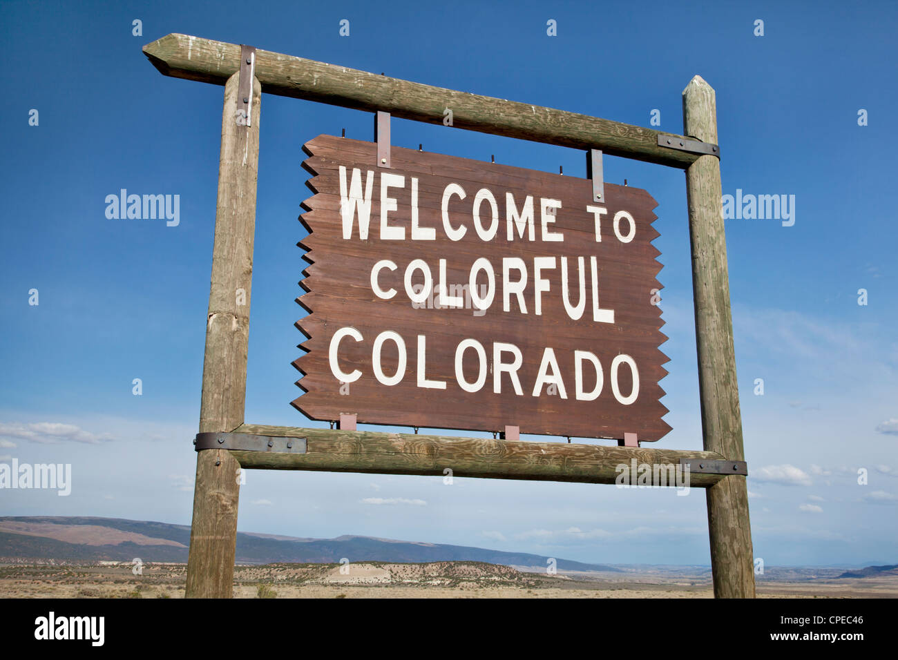 Herzlich Willkommen Sie in Colorado am Straßenrand Holzschild an eine Grenze zu Utah im Nordwesten Colorado Stockfoto