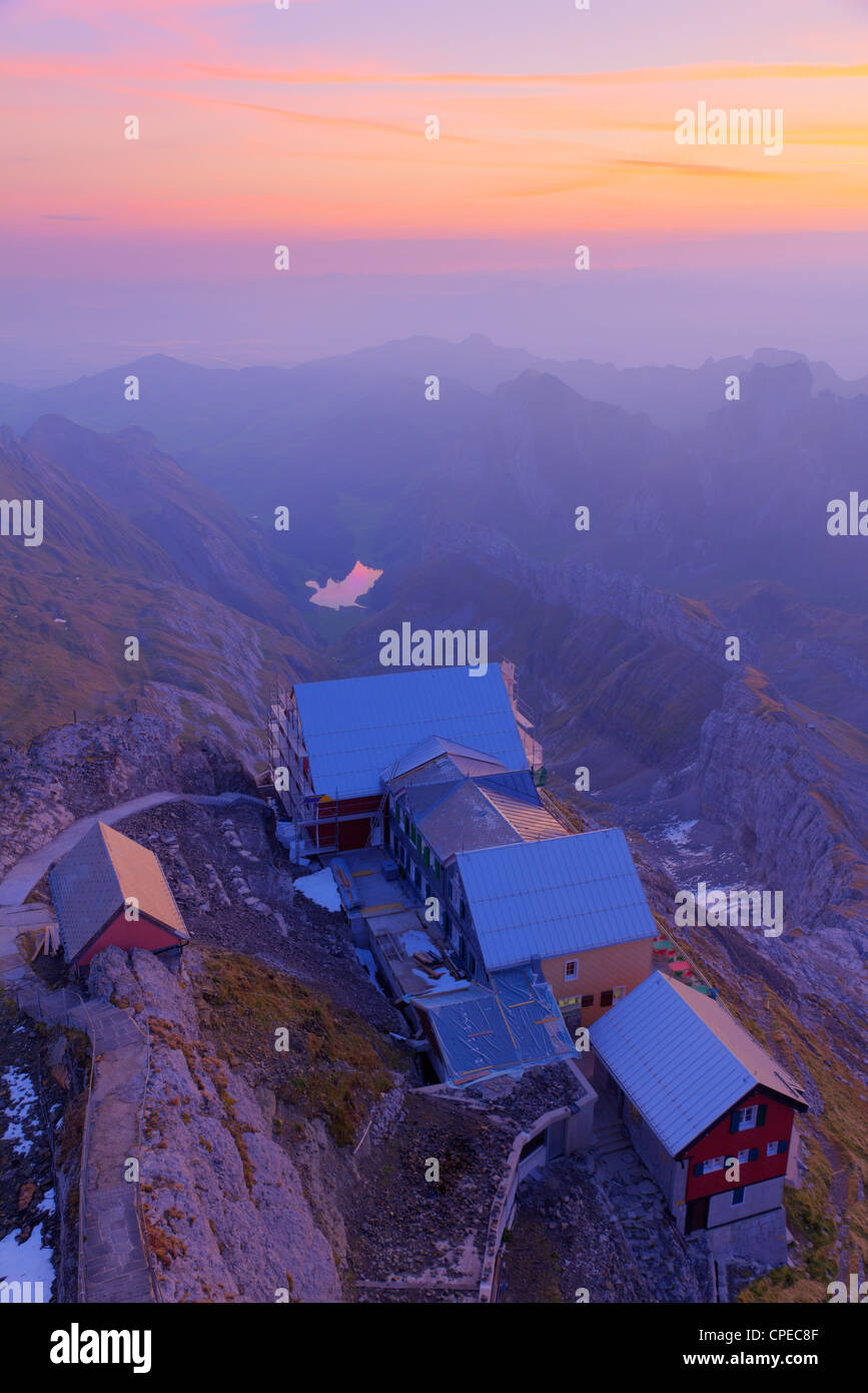 Station Berghäuser auf steilen Felsen am Säntis, Schweiz Stockfoto