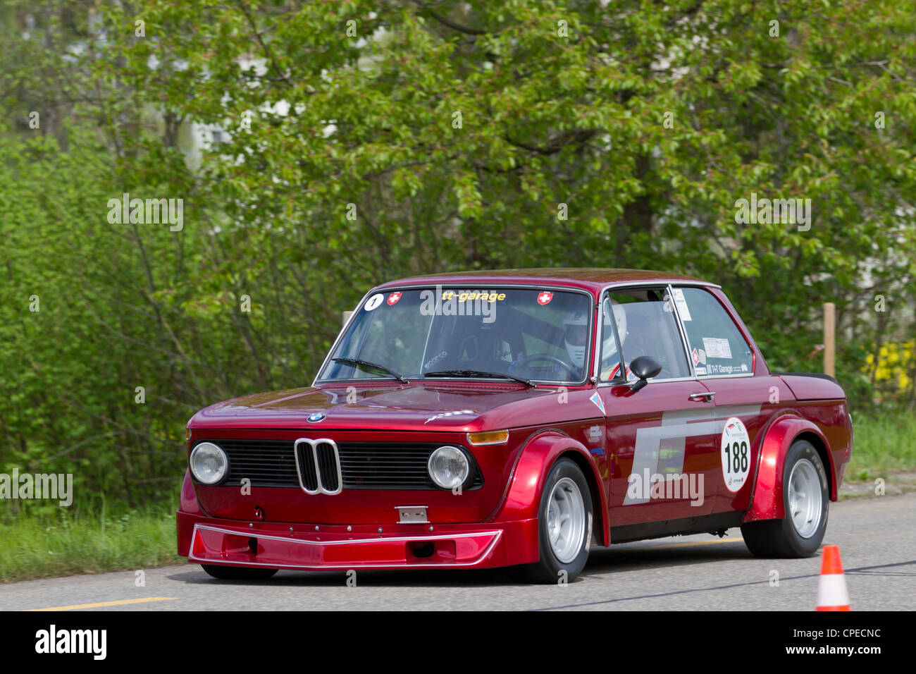 MUTSCHELLEN, Schweiz-29. APRIL: Vintage Touring Rennwagen BMW 2002 Tii Gruppe 2 von 1968 beim Grand Prix in Mutschellen, SUI Stockfoto