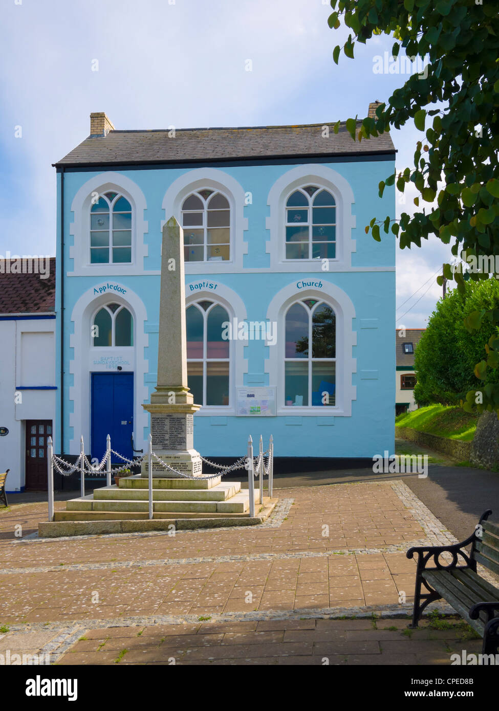 Appledore Baptist Church und das Kriegsdenkmal, Devon, England Stockfoto