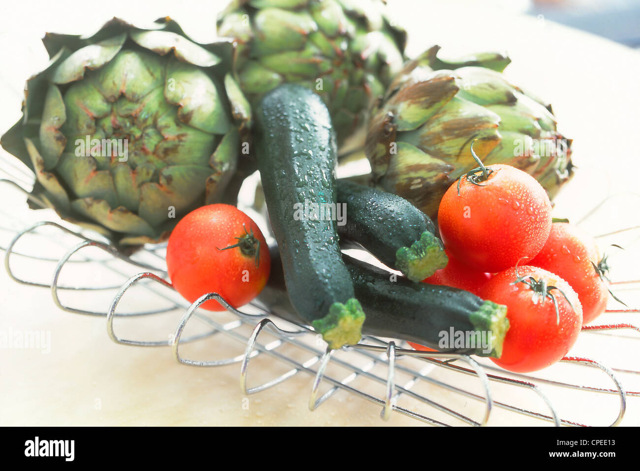 Artischocken, Kürbisse und Tomaten Stockfoto