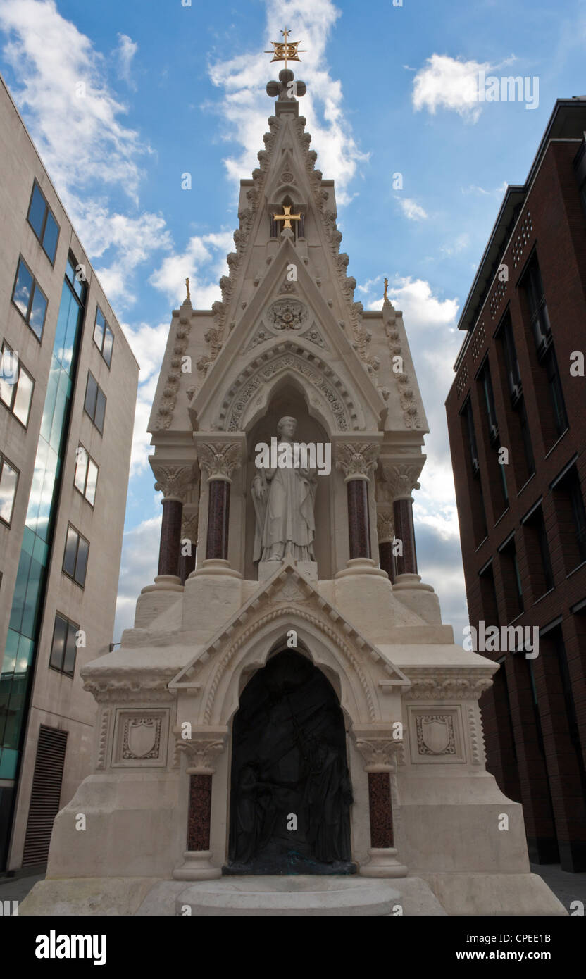 Die restaurierte St. Lawrence Jewry Memorial Fountain in der City of London, St. Pauls. Stockfoto