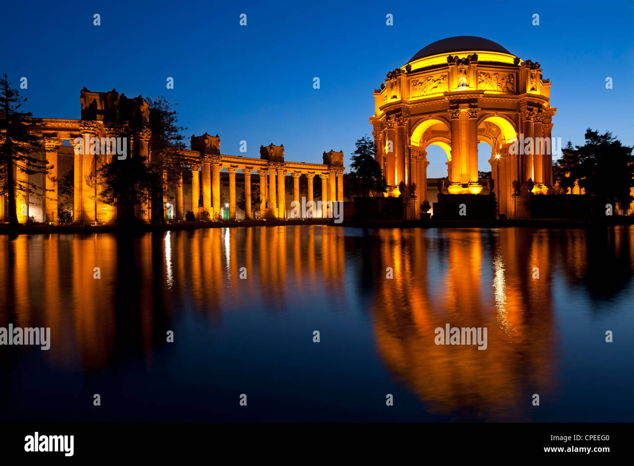 Nacht im Palast der schönen Künste. San Francisco, Kalifornien. Stockfoto