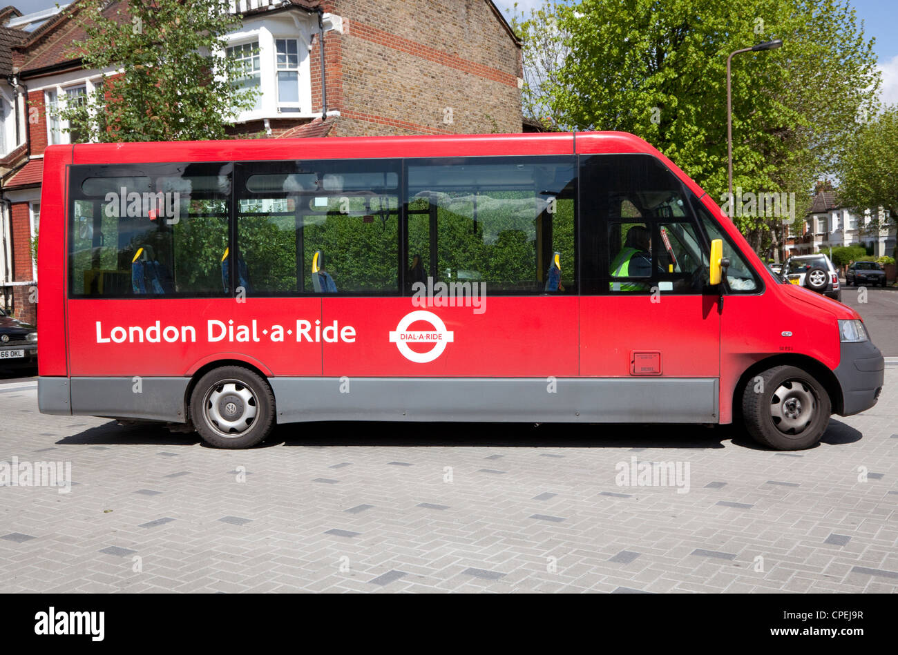 London-Dial-a-Ride-Bus-Service in London Nordstraße Stockfoto