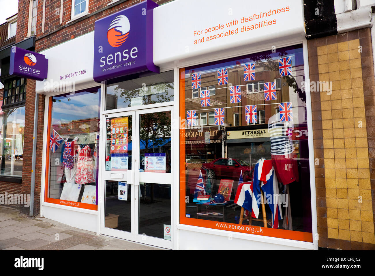 Vorne, Sinn, Charity Shop Shop für Menschen mit Behinderungen Deafbindness, London, UK Stockfoto