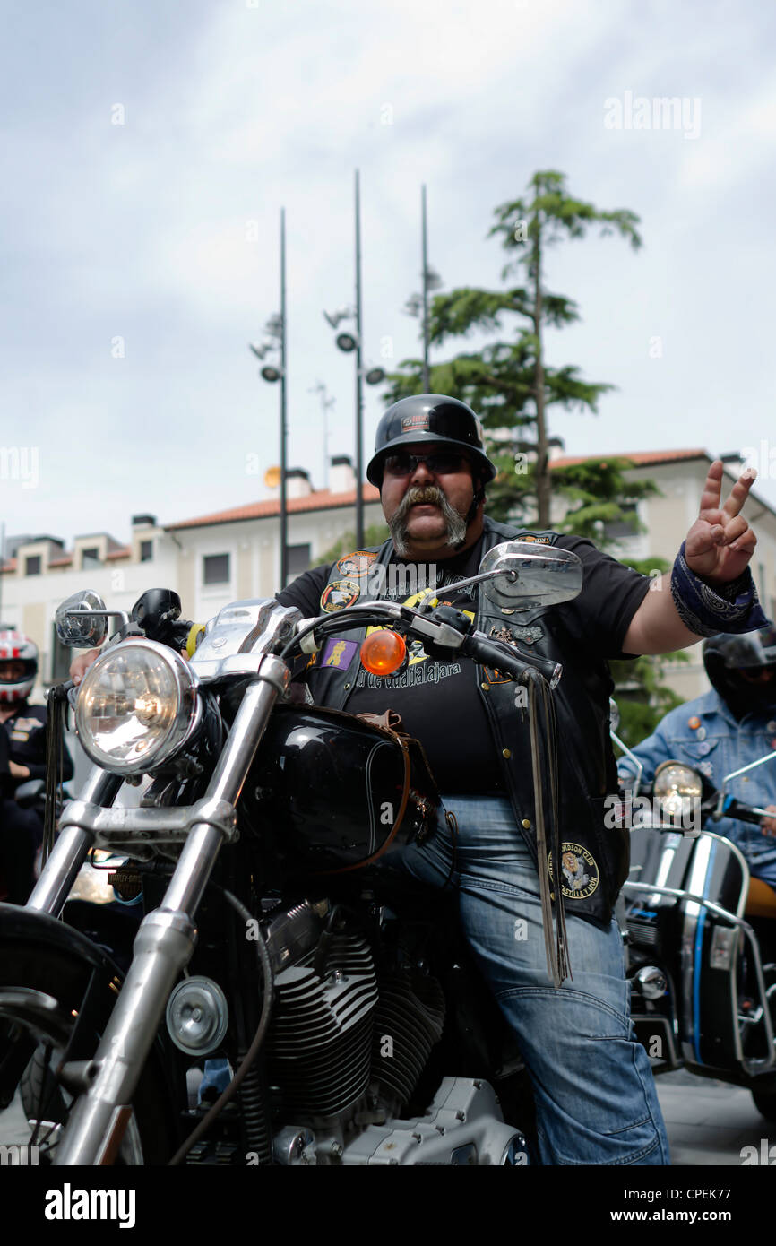 Man harley davidson Fotos und Bildmaterial in hoher Auflösung Alamy