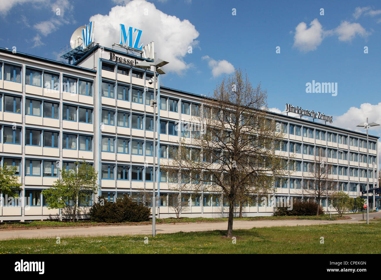 Hauptsitz des Verlages von einer lokalen Zeitung der "Mitteldeutschen Zeitung" in Halle (Saale) Stockfoto
