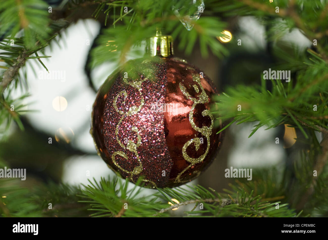 Christbaumschmuck In Baum Stockfoto