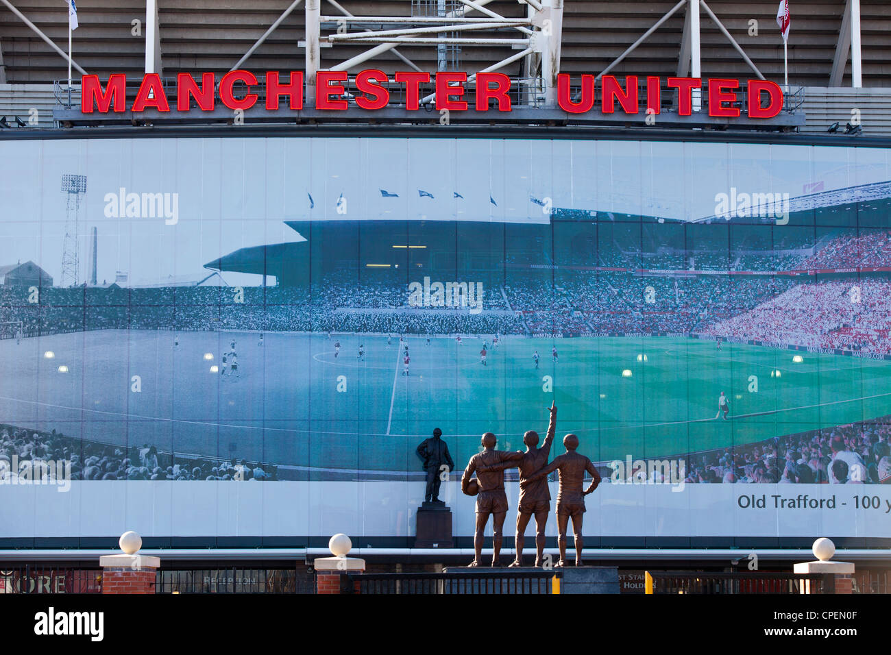 Manchester United "The United Dreifaltigkeit" eine Statue von Manchester United "Heilige Dreifaltigkeit" der beste, Recht und Charlton Stockfoto