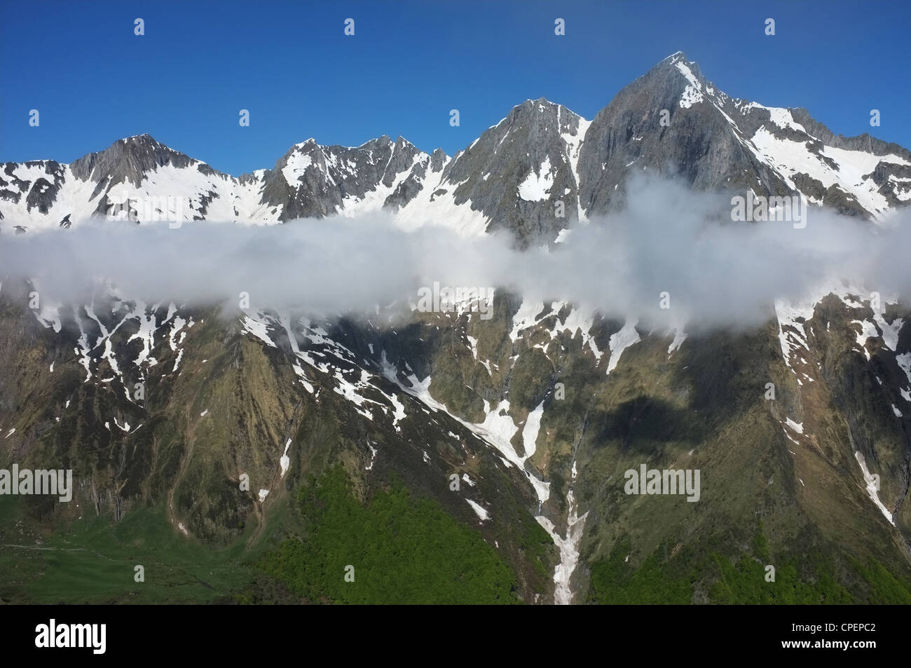 Blick auf Mount Valier aus dem Osten in der Nähe von Col de Pause, Ariege, Midi-Pyrenäen, Frankreich. Stockfoto