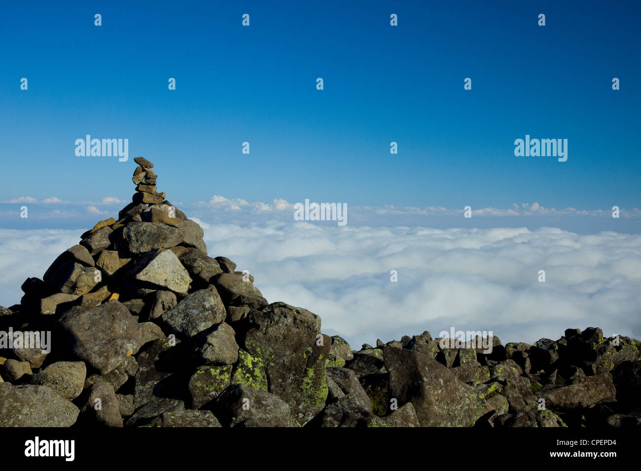 Felsen und Wolkengebilde Stockfoto