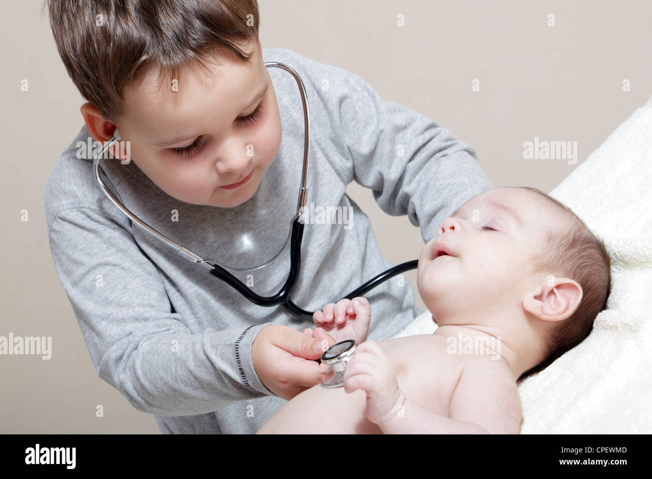 Stethoskop Herzschlag des Babys hören Stockfotografie - Alamy