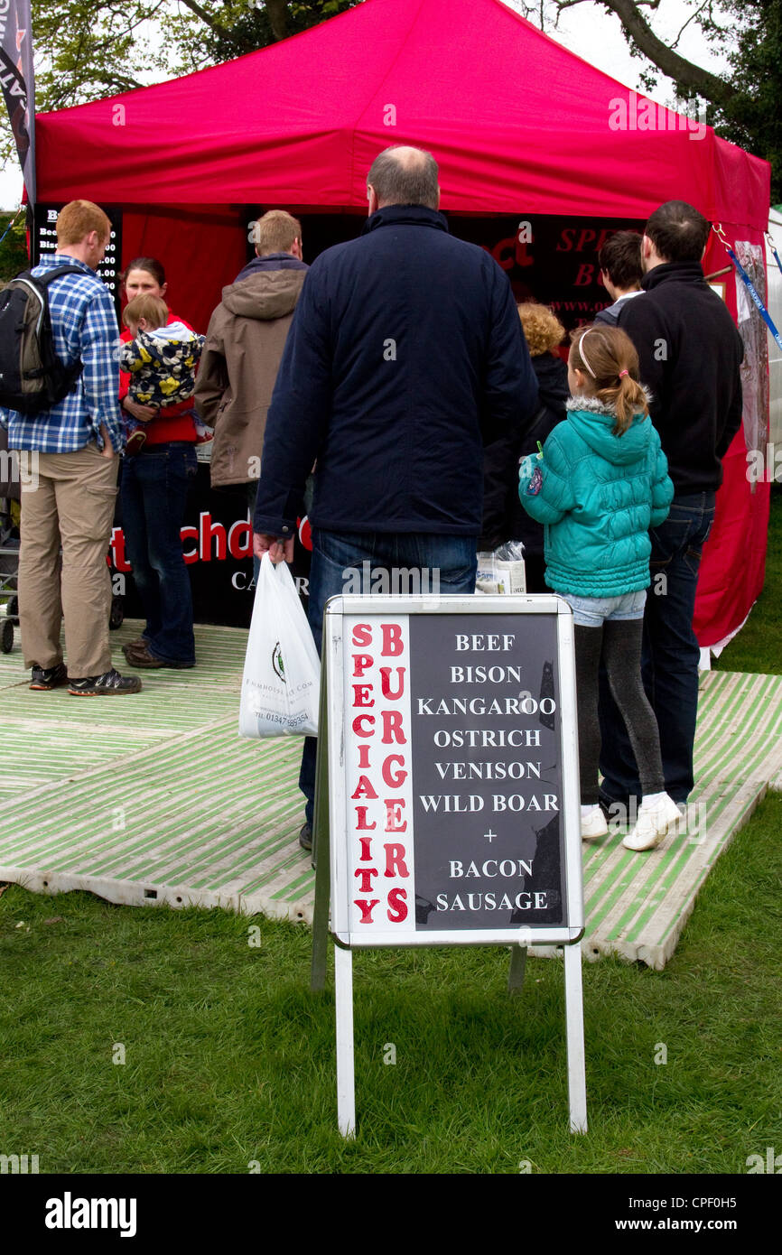 Gekocht ungewöhnliche ausländische Rot Spiel Fleisch zum Verkauf an Dales Essen kochen Festival, Leyburn Festival der Nahrung, Richmondshire, North Yorkshire Dales, Großbritannien Stockfoto