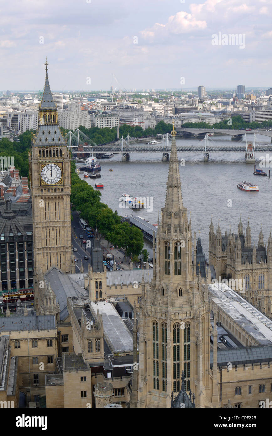Blick auf Stephans Turm, der Uhrturm und die Themse vom Victoria Tower, Houses of Parliament, London, England Stockfoto