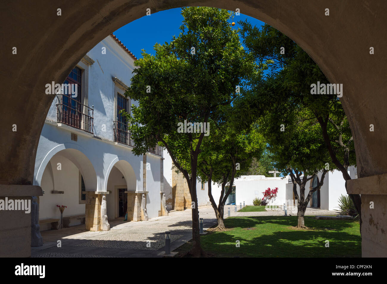 Hof in der Se (Dom) in der Altstadt (Cidade Velha oder Vila Adentro), Faro, Algarve, Portugal Stockfoto