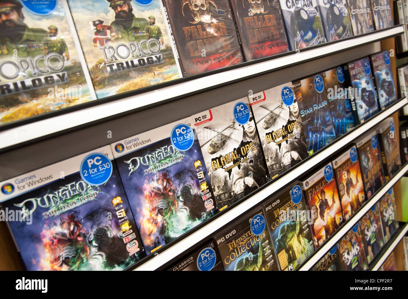 PC-Computer-Spiele zum Verkauf an Spiel-Shop, England, UK Stockfoto