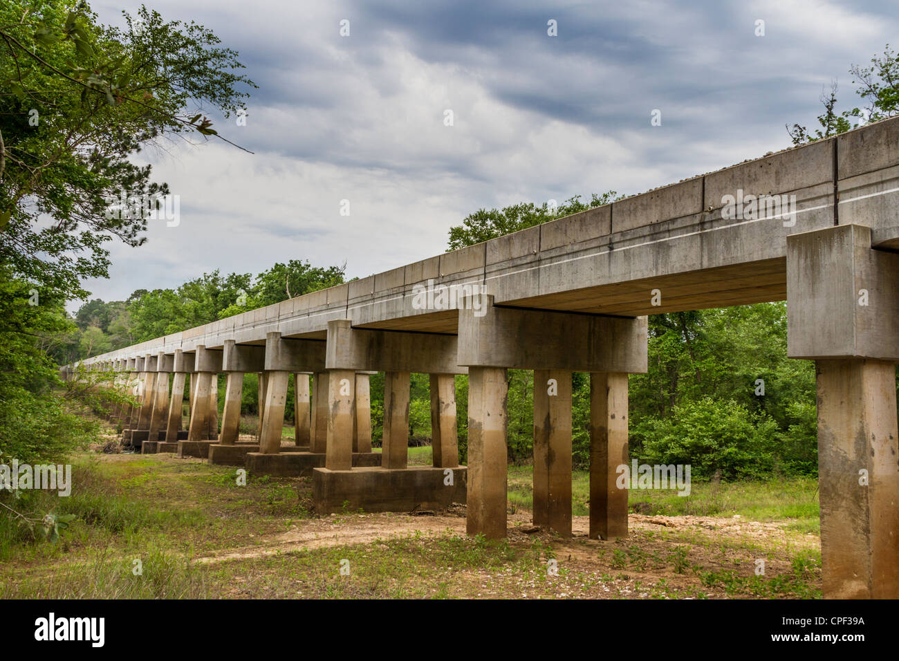 Neches River Bridge 'Texas State Railroad' Gleise und Kreuzung zwischen Rusk und Palestine, Texas. Stockfoto