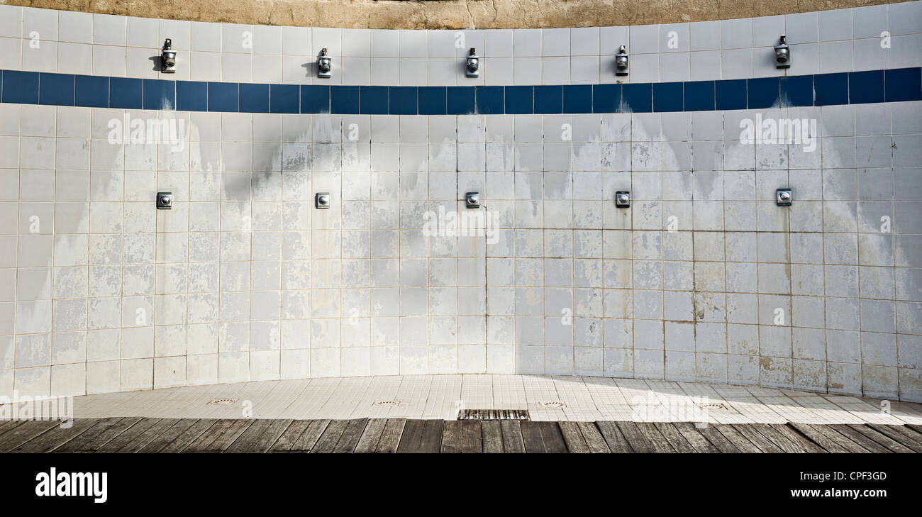 Public shower Fotos und Bildmaterial in hoher Auflösung Alamy