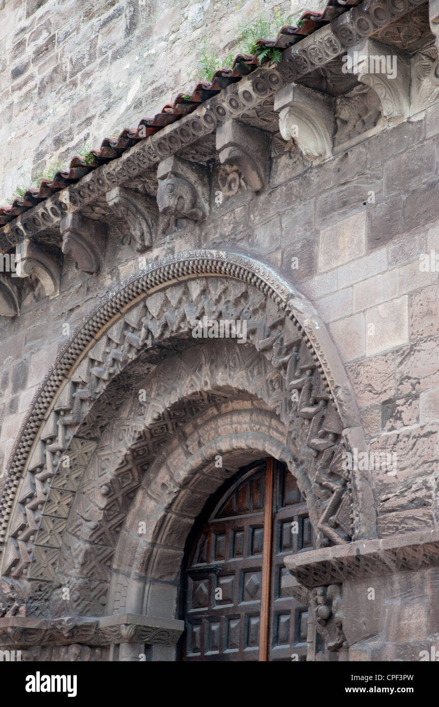 Kirche von Santiago La Coruna Spanien verzierten steinernen Torbogen über dem Eingang Stockfoto