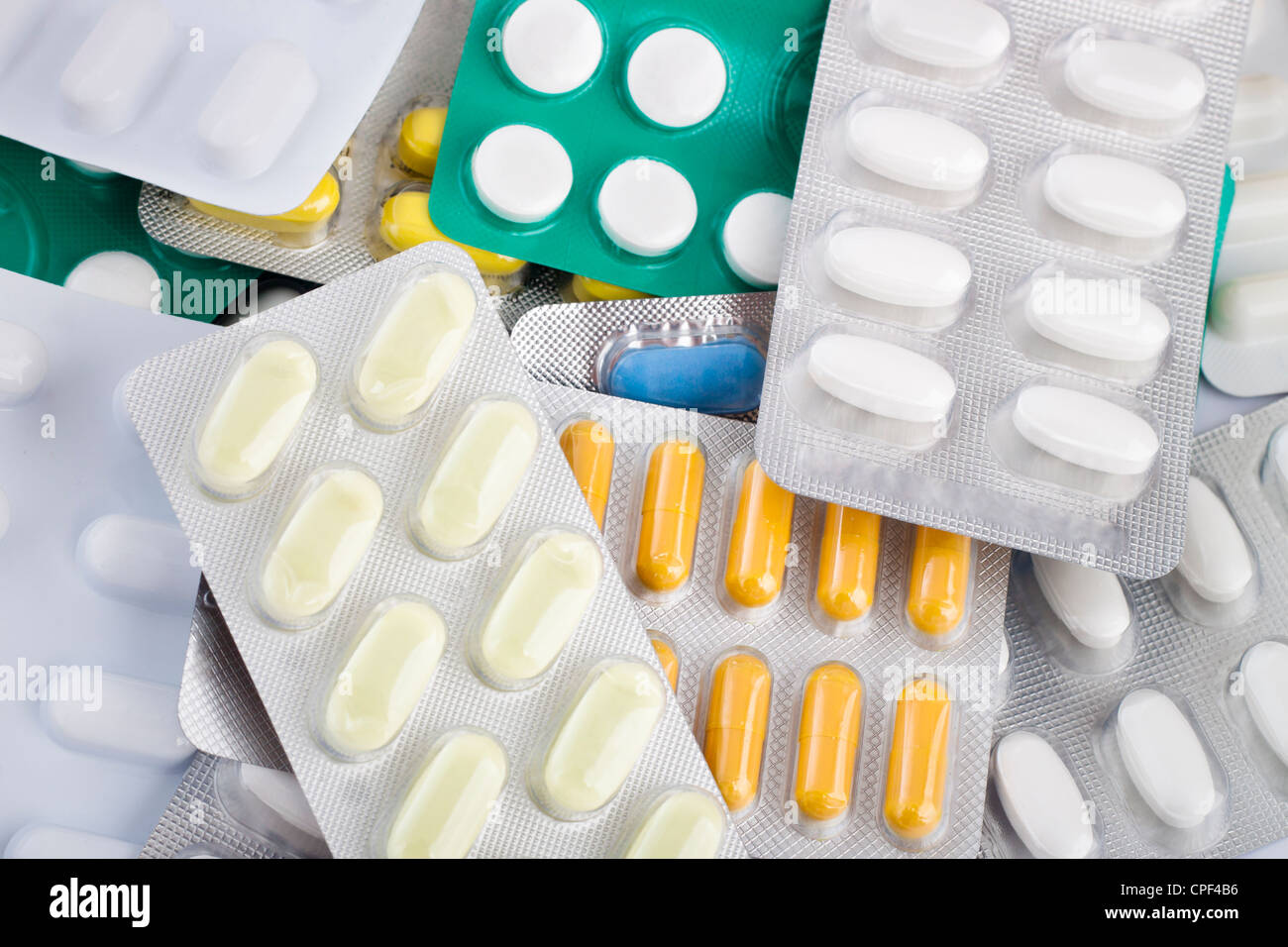 Nahaufnahme von Pillen, Tabletten, Kapseln, medizinische Versorgung. Stockfoto