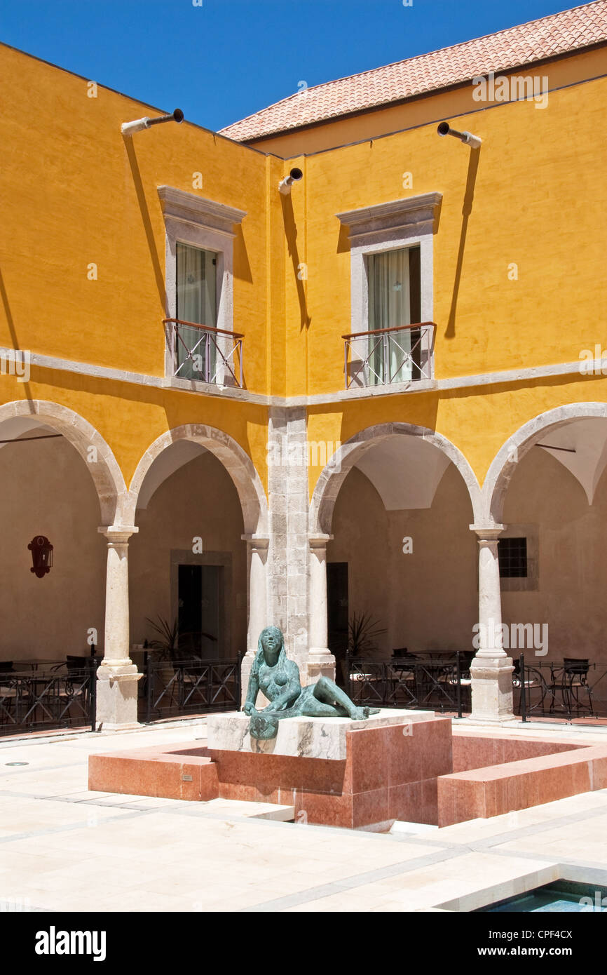 Hof der Pousada Convento da Graca, ehemaliges Kloster, jetzt tun Hotel, Tavira, Algarve, Portugal Stockfoto