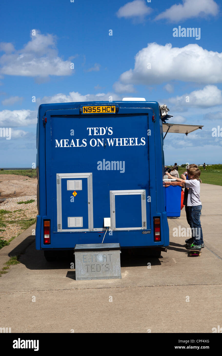 "Teds Essen auf Rädern" Snack Van Verkauf von Tees und Speisen am Strand von Whitstable Stockfoto