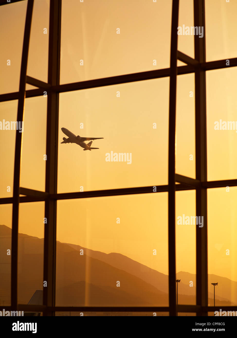 Ein Sonnenuntergang Blick auf Flugzeuge am Hong Kong International Airport an Silvester. 31. Dezember 2010. Stockfoto