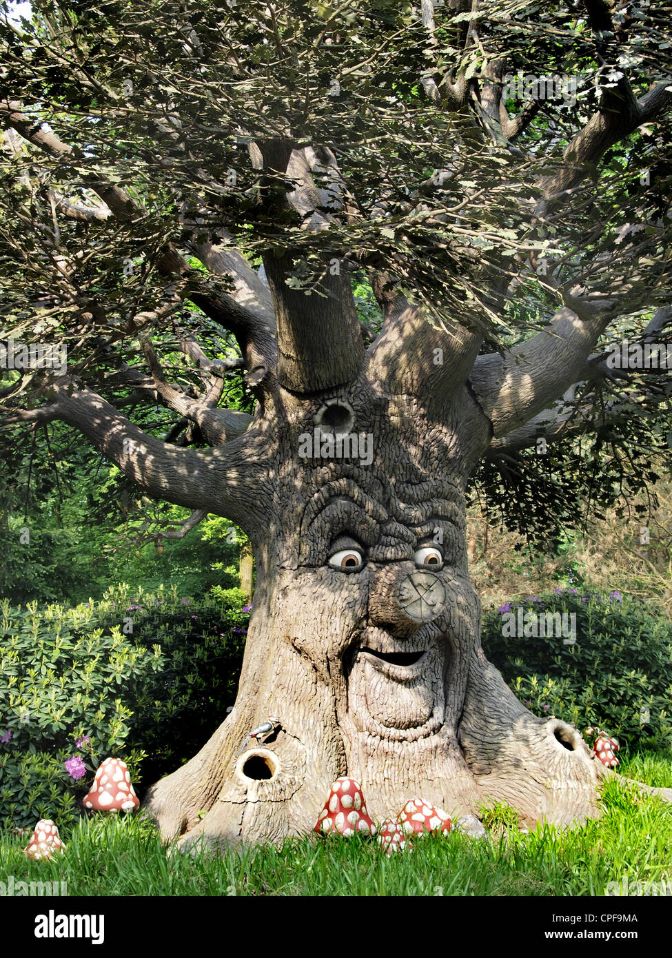 Animierte Geschichten Baum im Freizeitpark Efteling in Kaatsheuvel Niederlände Stockfoto