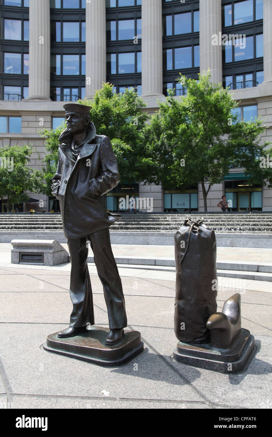 Bronzestatue von Seemann bei der United States Navy Memorial in Washington, D.C. USA Vereinigte Staaten von Amerika Stockfoto