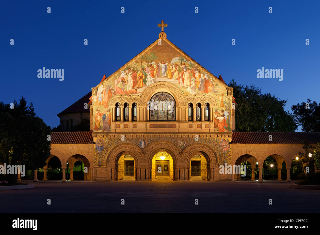 Stanford-Gedächtnis-Kirche in der Nacht. Stockfoto