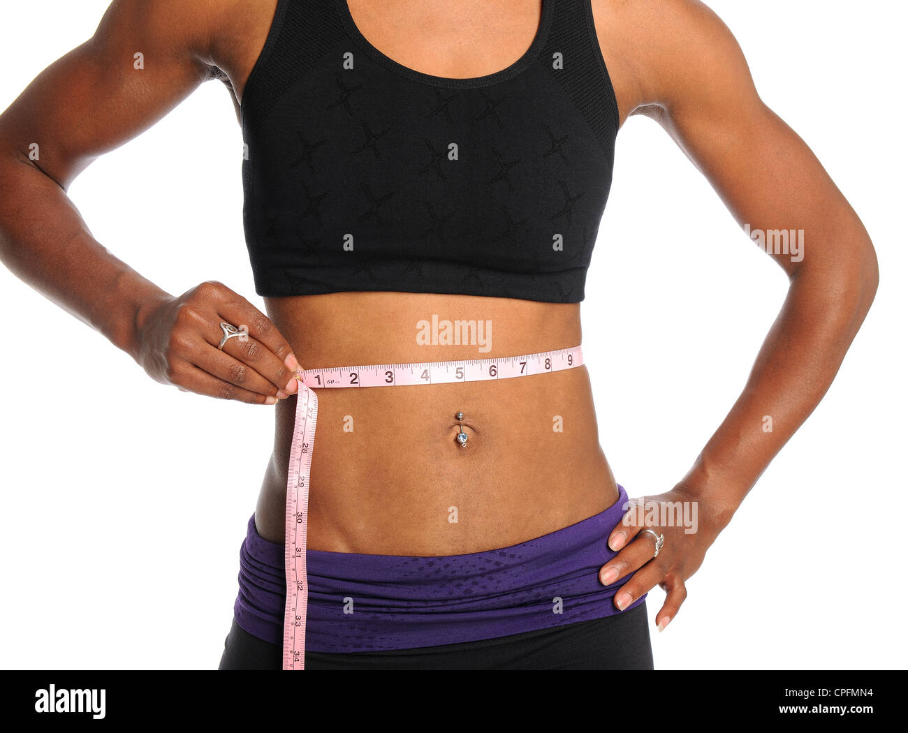 Muskulöse junge Frau messen Taille mit Klebeband isoliert auf weißem Hintergrund Stockfoto