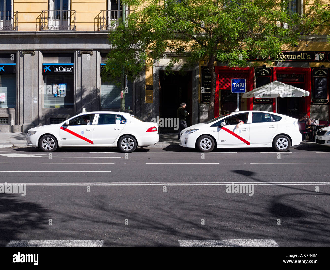 Zwei Taxis in Madrid, Spanien Stockfoto