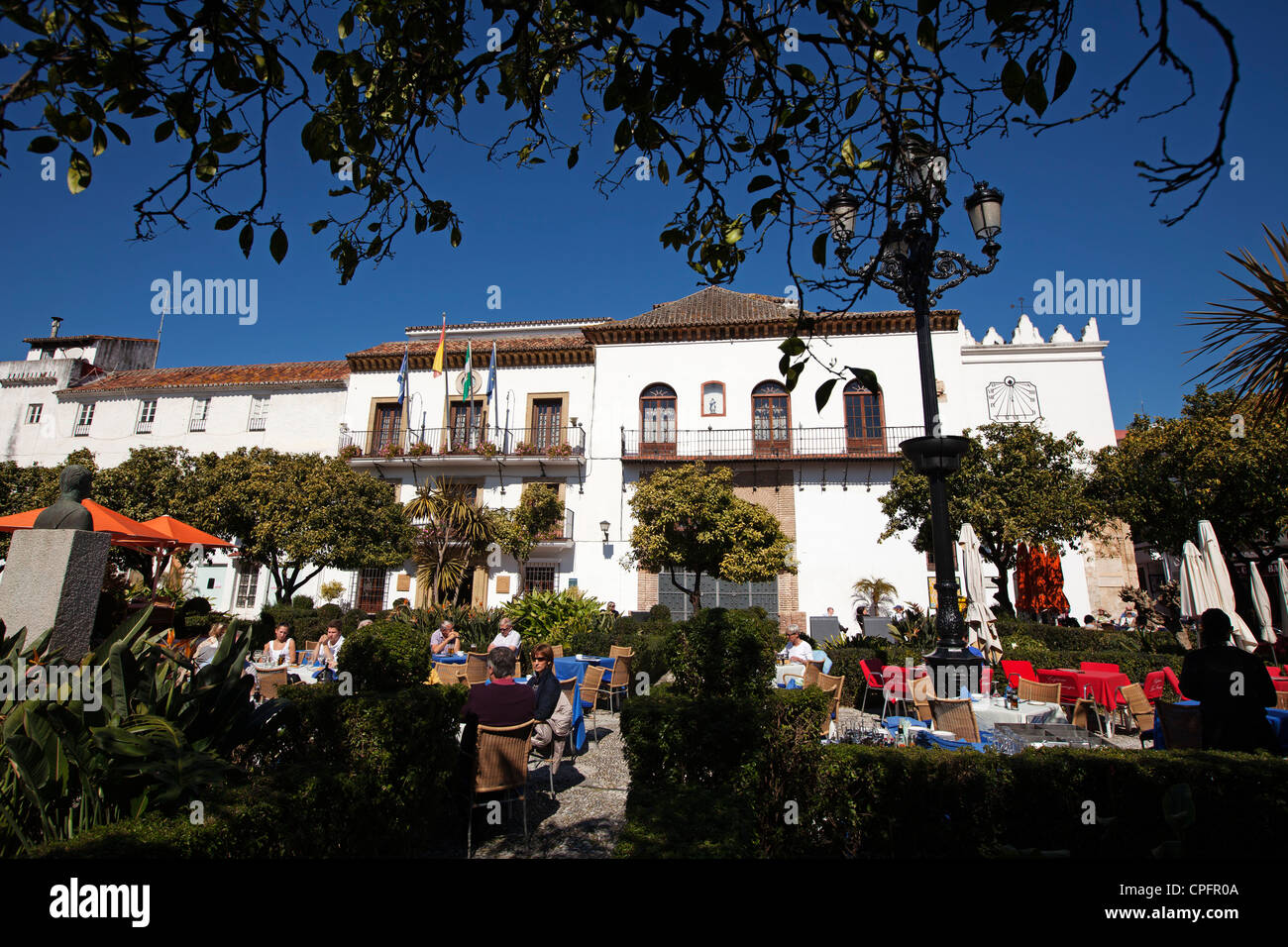 Rathaus und Plaza de Los Naranjos im Herzen der Altstadt Marbella Malaga Costa del Sol Andalusia Spanien Stockfoto