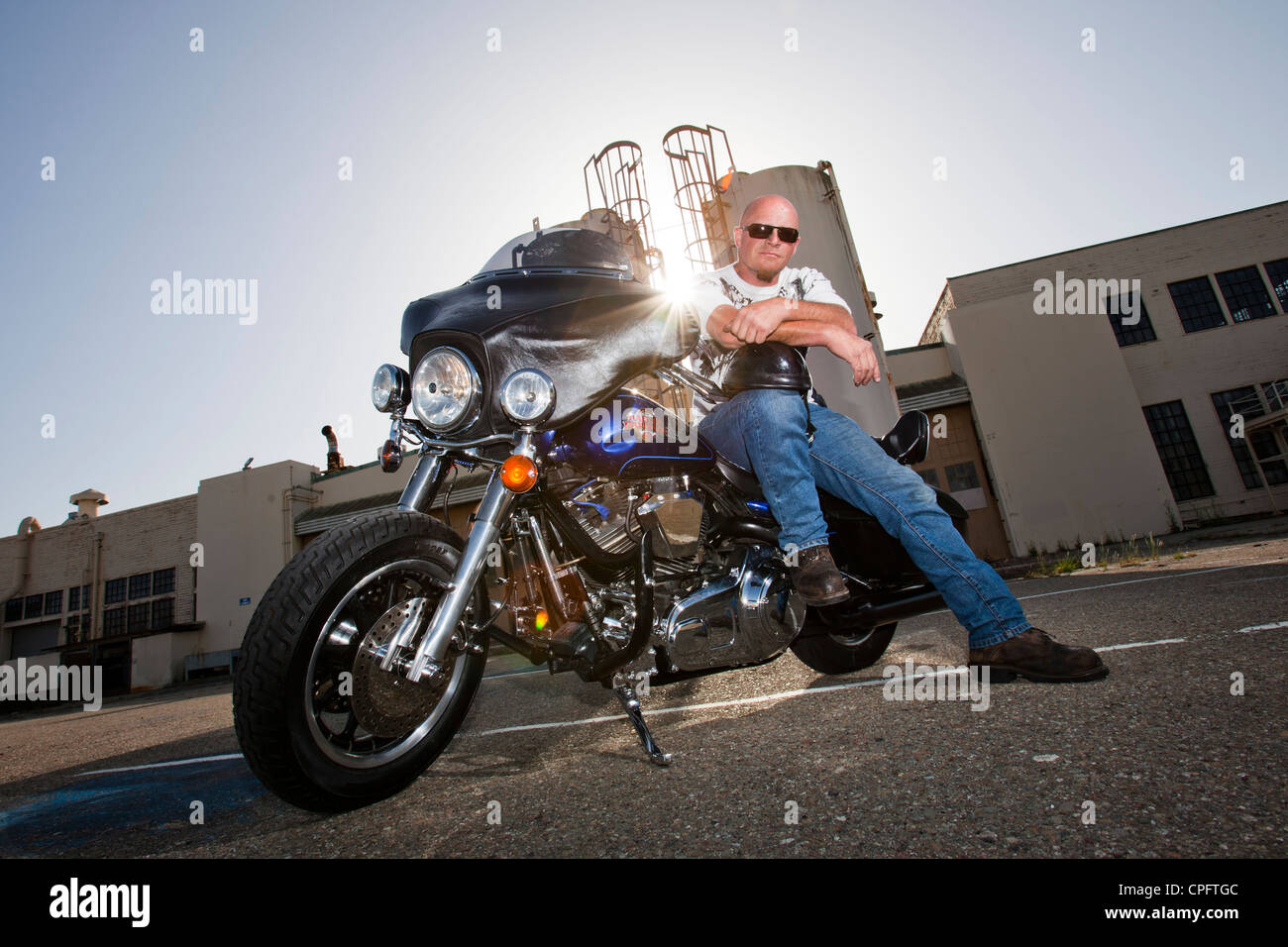 Harley Davidson Motorradfahrer sitzen auf seinem Fahrrad Stockfoto