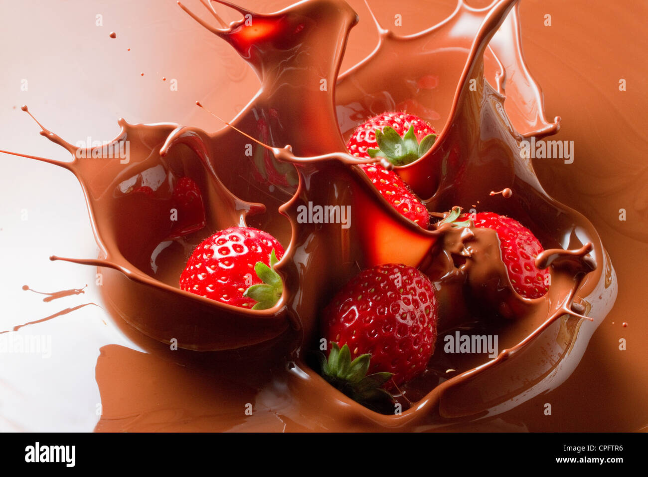Erdbeeren und Schokolade Spritzen Stockfoto