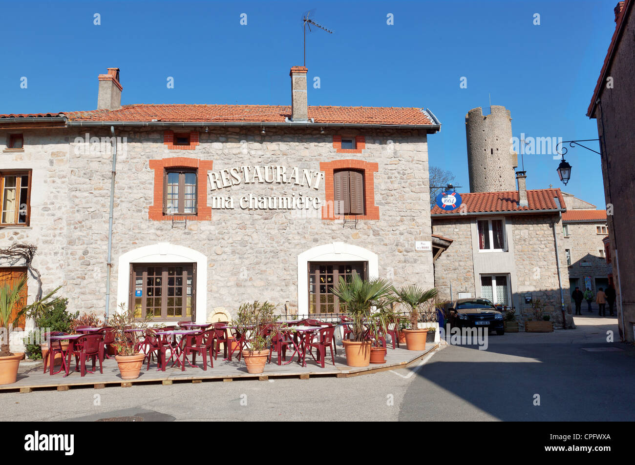 Restaurant Ma Chaumiere im mittelalterlichen Dorf von Chambles in der Nähe von Saint-Etienne, Frankreich Stockfoto