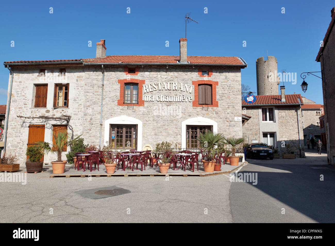 Restaurant Ma Chaumiere im mittelalterlichen Dorf von Chambles in der Nähe von Saint-Etienne, Frankreich Stockfoto
