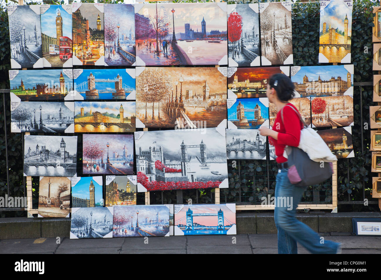 England, London, Piccadilly, Straßenhändler die Anzeige der Bilder Stockfoto