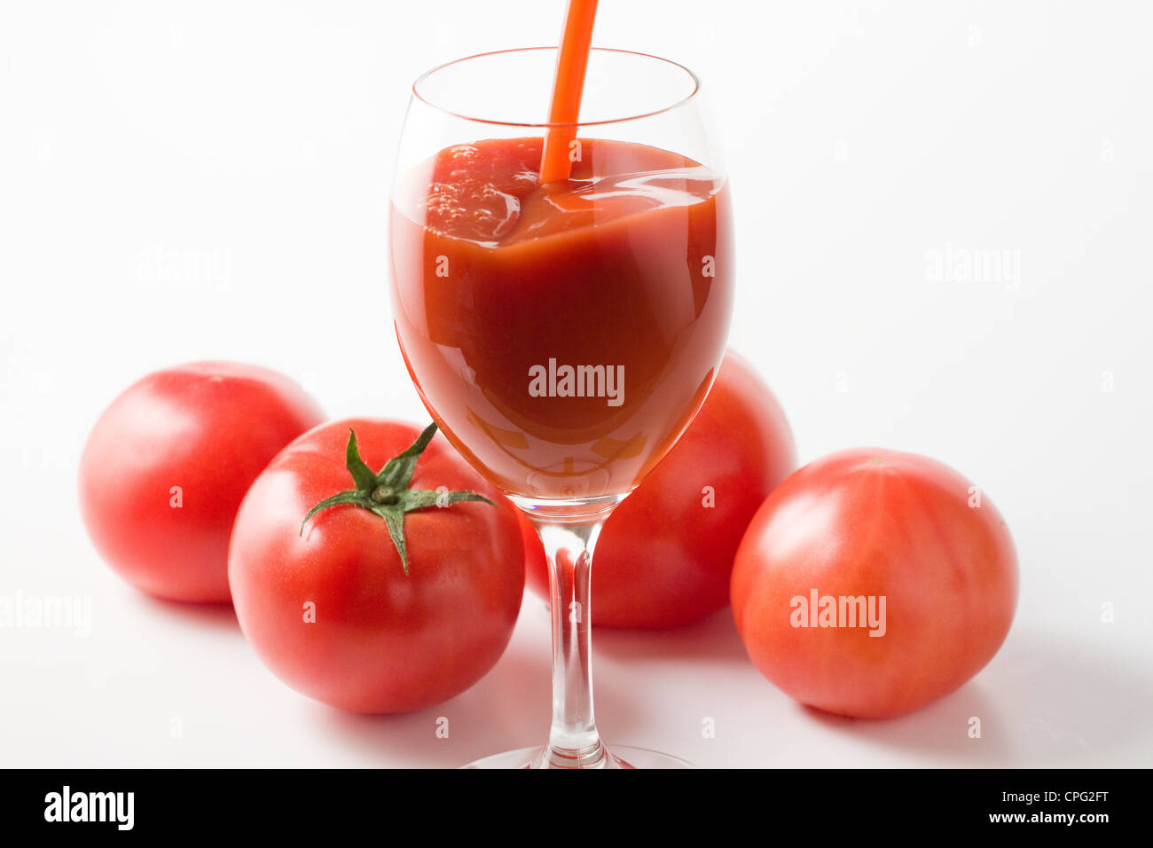 Glas Tomatensaft mit Tomaten Stockfoto