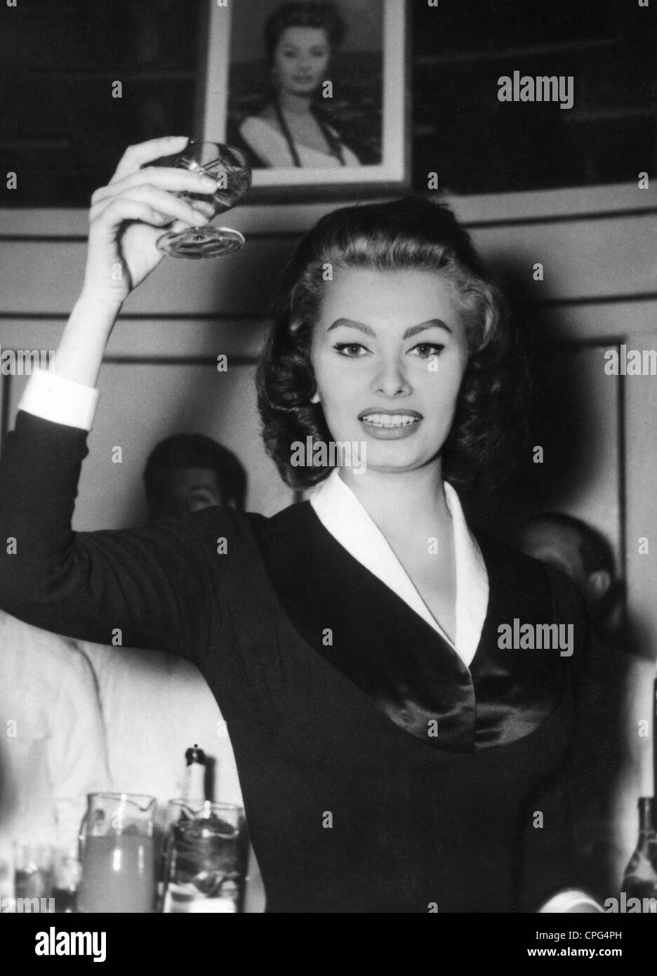 Loren, Sophia, * 20.9.1934, italienische Schauspielerin, halbe Länge, 1950er Jahre, Stockfoto