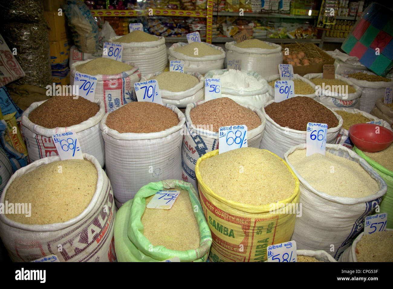 Reissorten für Verkauf bei Kandy Markt, Sri Lanka, Asien Stockfoto