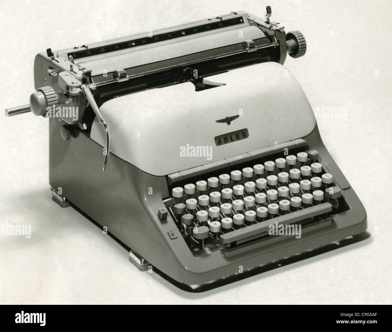 Schreibmaschine 1950s -Fotos und -Bildmaterial in hoher Auflösung – Alamy