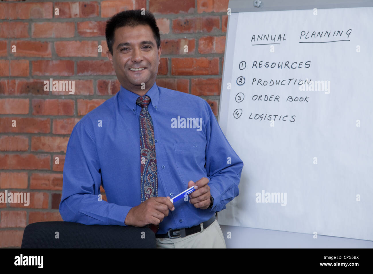 Porträt des Kaufmanns, Vortrag, lächelnd. Stockfoto