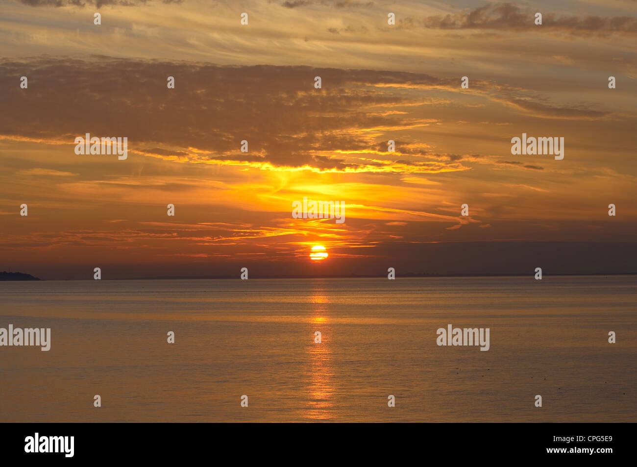 Sonnenuntergang über der Insel Sheppy Stockfoto